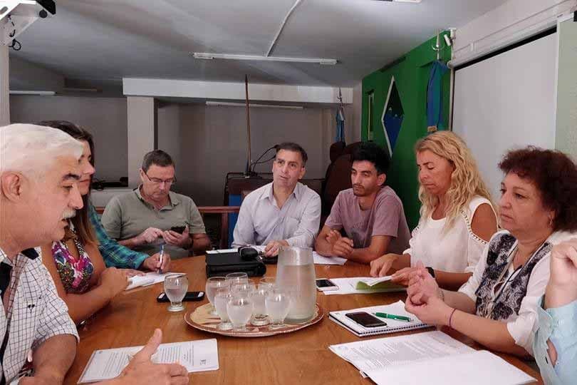 Y la gente, en el medio
