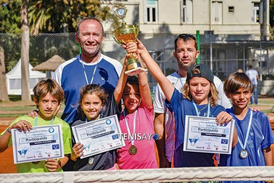 Tenistas costeros se destacaron en un torneo nacional para menores