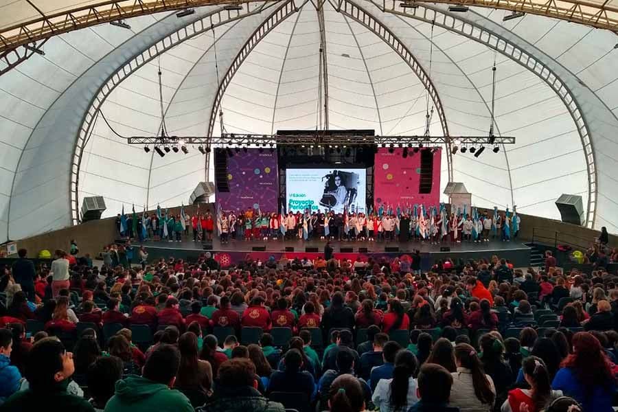 Ana escribió su diario, ellos tuvieron el suyo