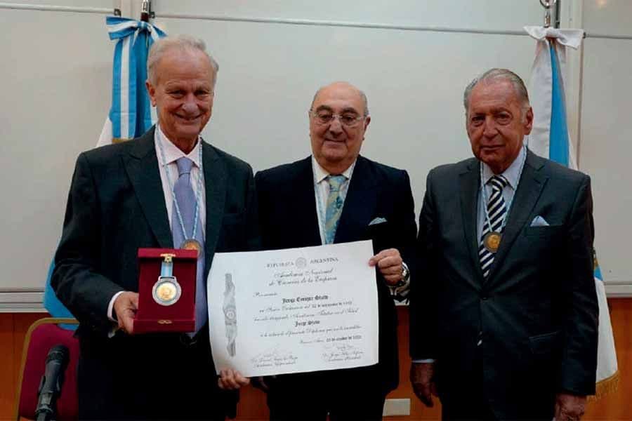 Incorporación de Jorge Enrique Shaw a la Academia Nacional de Ciencias de la Empresa y creación del Sitial en homenaje a su padre, Enrique Shaw