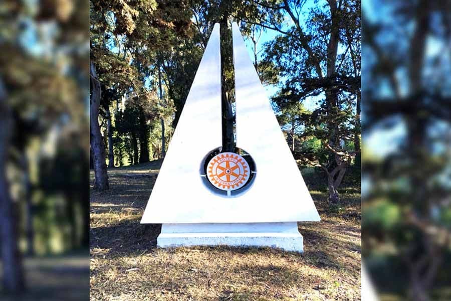 Restauración del “Monolito del Rotary Club de Pinamar”