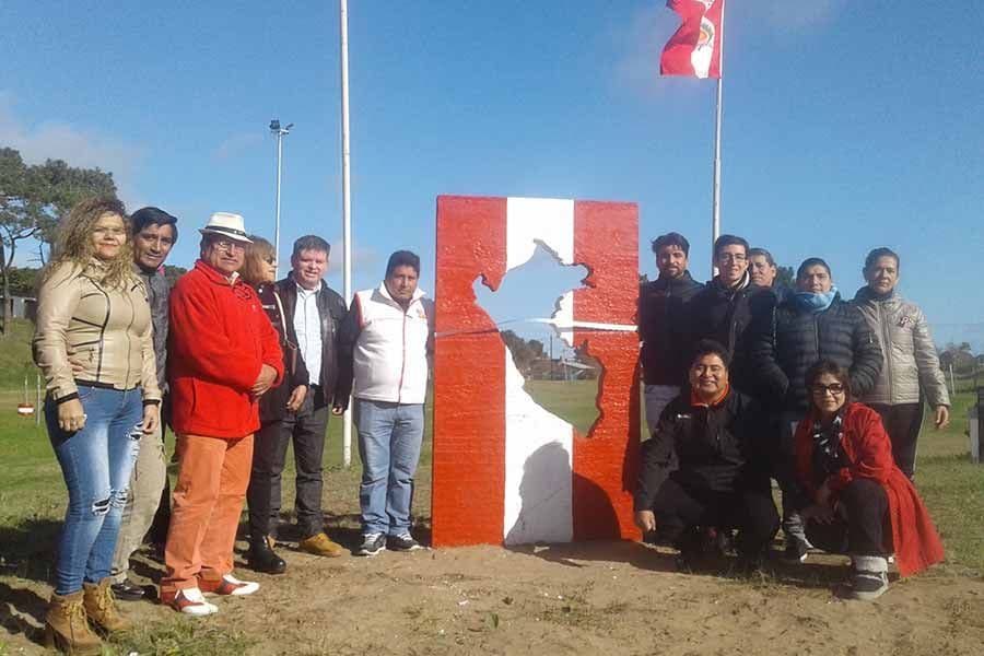 La Colectividad Peruana de Pinamar celebró el Día de la Bandera