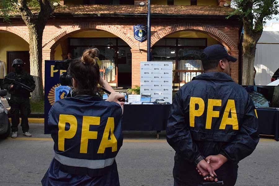 Desbaratan una organización de narcomenudeo