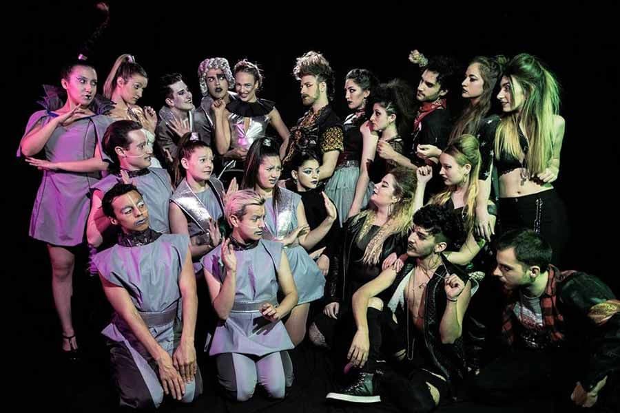 Alumnos de UADE, en un musical tributo a Queen