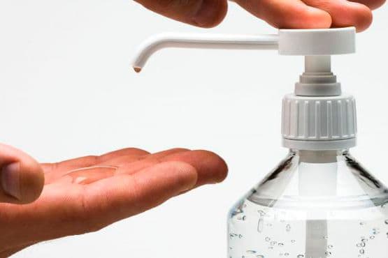 La ANMAT prohibió la venta de un alcohol en gel